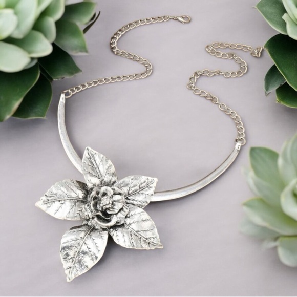 Flower Statement Necklace,NWT - Picture 2 of 3